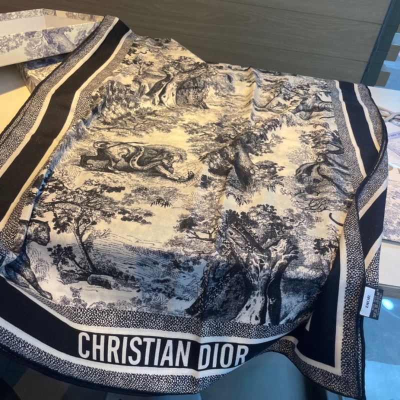 CHRISTIAN DIOR